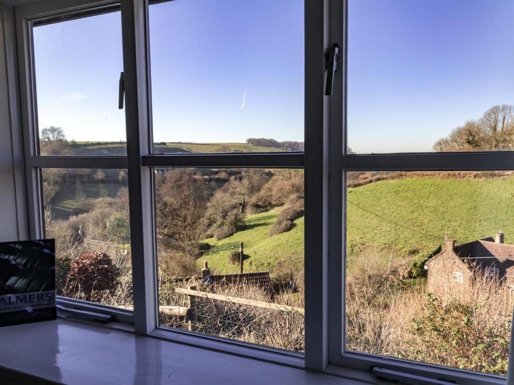 The Three Horseshoes Inn Bridport Bagian luar foto