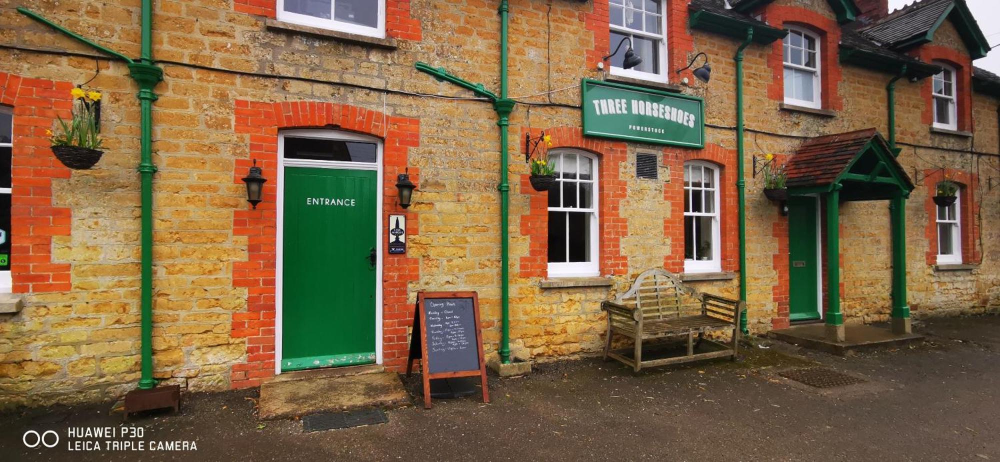 The Three Horseshoes Inn Bridport Bagian luar foto