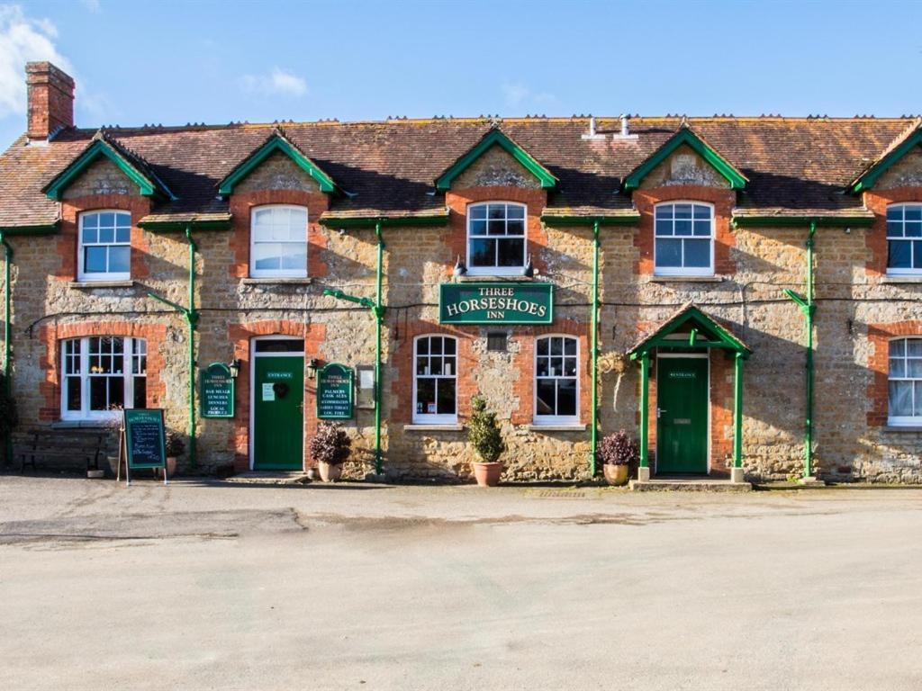 The Three Horseshoes Inn Bridport Bagian luar foto
