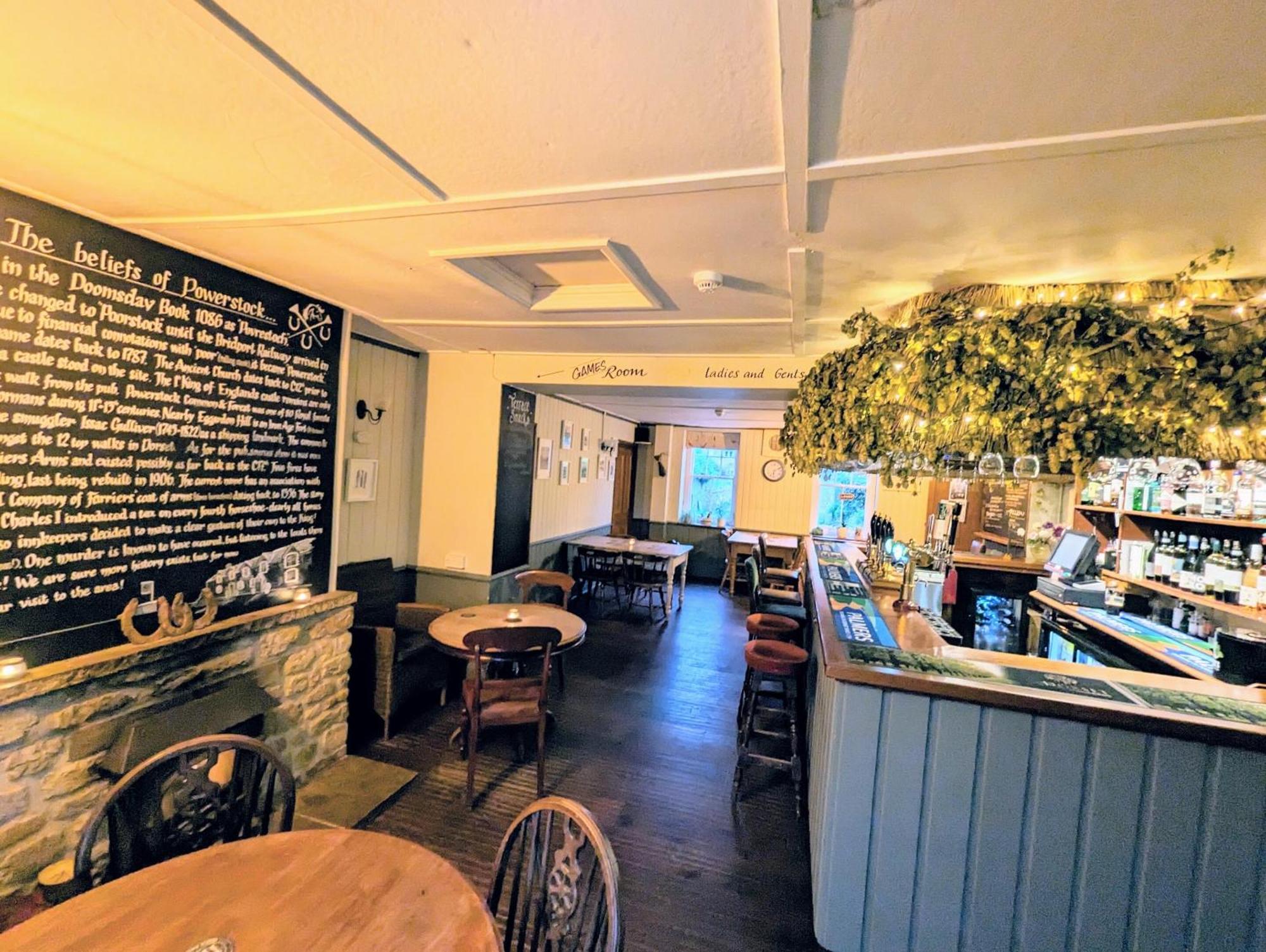 The Three Horseshoes Inn Bridport Bagian luar foto
