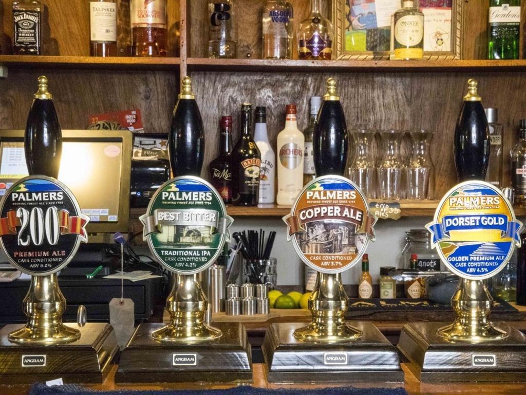The Three Horseshoes Inn Bridport Bagian luar foto