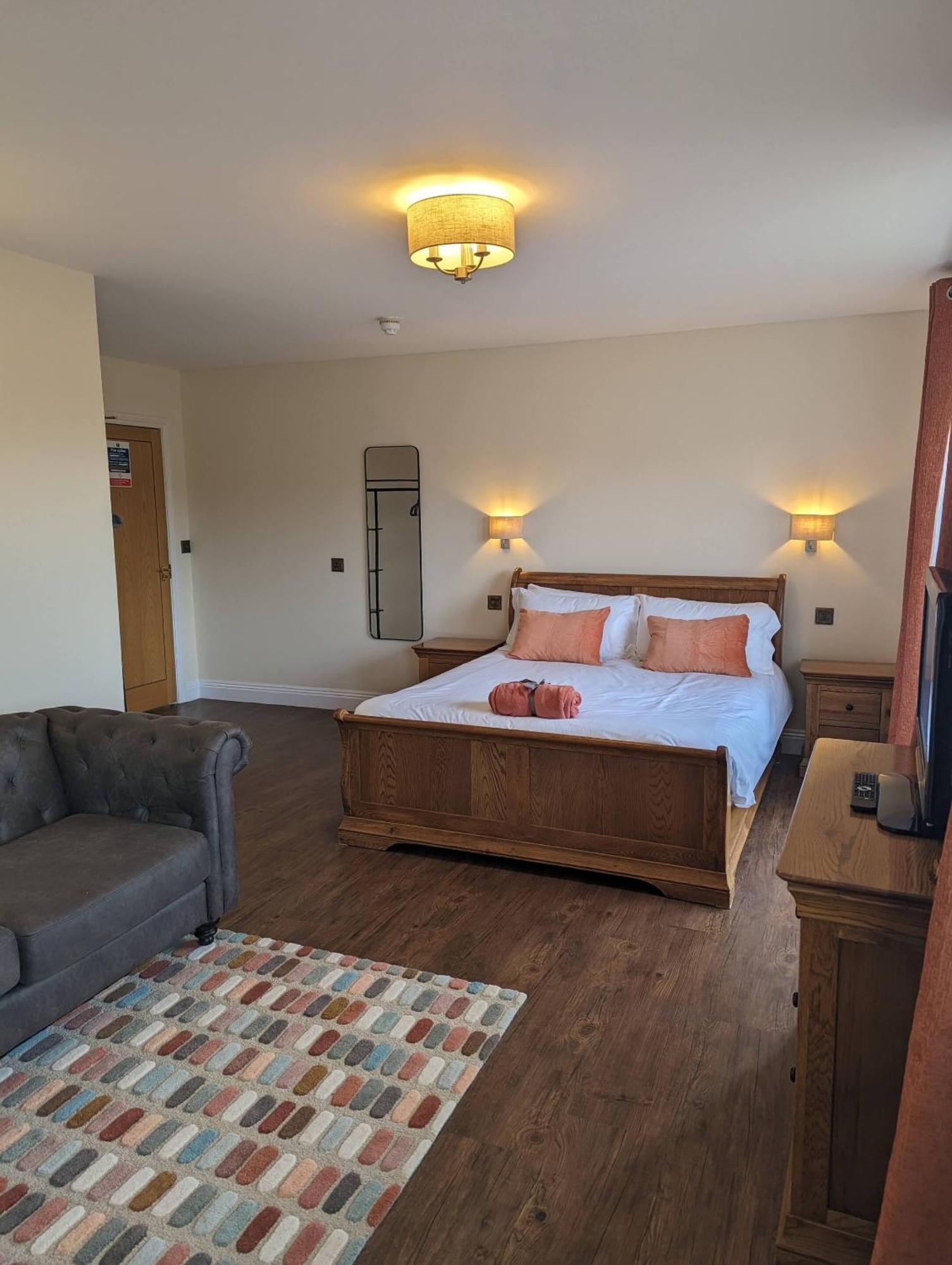 The Three Horseshoes Inn Bridport Bagian luar foto